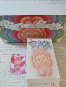 Auténtico Pop Mart Labubu The Monsters V3 Big Into Energy Love - Imagen 1 de 5