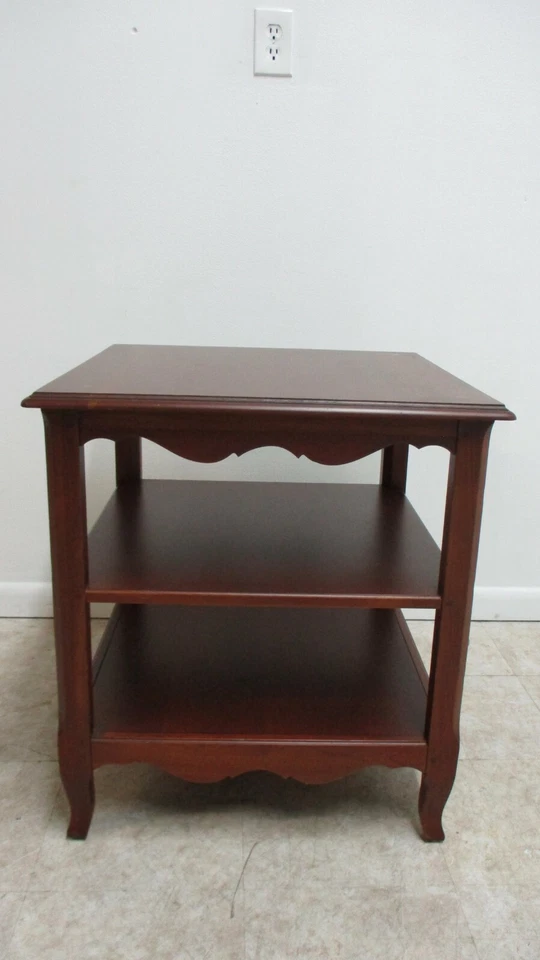 Soporte de mesa auxiliar Ethan Allen Legacy Maison Country francés TRES niveles Foto 1 de 4