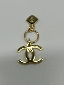 CHANEL Holiday 2023 Christmas Limited Edition Novelty CC Logo Gold Charm - Picture 1 of 2