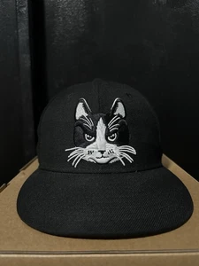 Sombrero ajustado ECAPCITY exclusivo New Era gato negro - Imagen 1 de 6