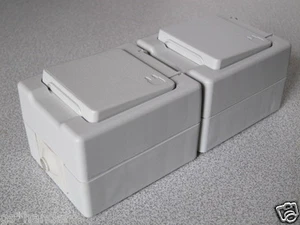 KOPP Steckdose Doppel (2-fach senkrecht) AP FR STANDARD hell-licht-grau (IP44) - Bild 1 von 1