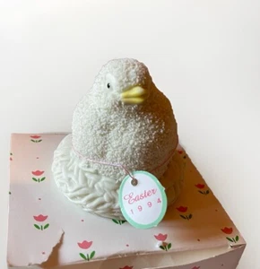 Pollito de Pascua de porcelana bisque Department 56 vintage 1994 con caja y etiqueta de fecha - Imagen 1 de 4