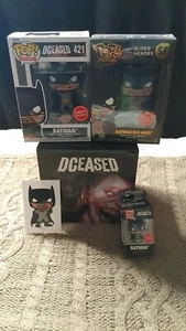 Funko POP! DC Comics DCeased Bloody Batman #421 GameStop esclusivo in mano - Foto 1 di 8