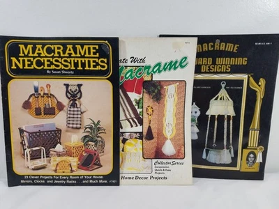 Libri motivo macramè lotto di 3 filati arte vintage piante appendiabiti decorazione corone altro - Immagine 1 di 4