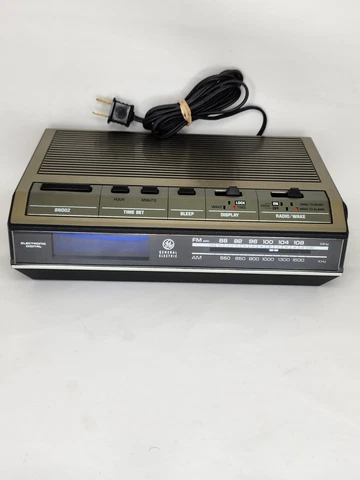 Vintage GE 7-4642B Digital Alarm Clock AM/FM Radio Faux Teak Wood Finish TESTED Cover