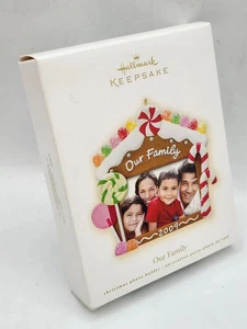 2009 Hallmark Keepsake Ornament = Our Family = Photo Holder New - Picture 1 of 1