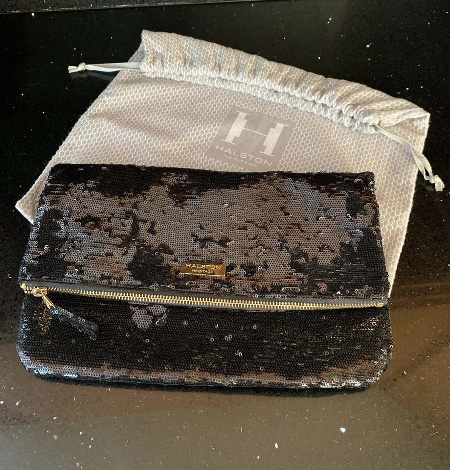 De colección. Bolso sin asas Halston Heritage Jenny plegable de lentejuelas con bolsa antipolvo — negro Foto 1 de 4