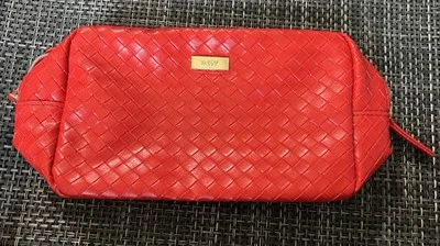 Bolso de Maquillaje Ipsy Rojo Brillante Tejido Imitación Cuero Carmesí Aplastar Cosmético Tamaño Mediano Foto 1 de 4