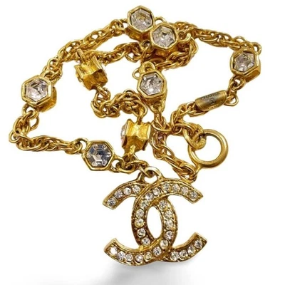 Collar vintage de cadena CHANEL y cristal gripoix con cristal marca CC logo superior Foto 1 de 4