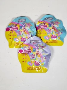 Lot Of 3 Fingerlings Mini Surprise Mystery Figurines Series 2 Collectable Toy - Picture 1 of 4