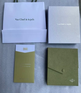 Véritable boîte de présentation et sac shopping collier bijoux Van Cleef & Arpels - Photo 1/6
