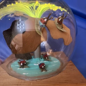 Kunst Glasfaser Nachtlicht Ladybug’s Surfing And Catching Some Curls Heartpine - Bild 1 von 16