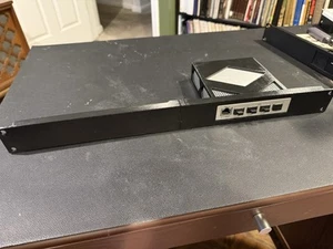 Mikrotik CRS305-1G-4S+in Router Switch, 4 SFP+ 10Gbps, 1 Gbit port. Rackmount. - Afbeelding 1 van 5