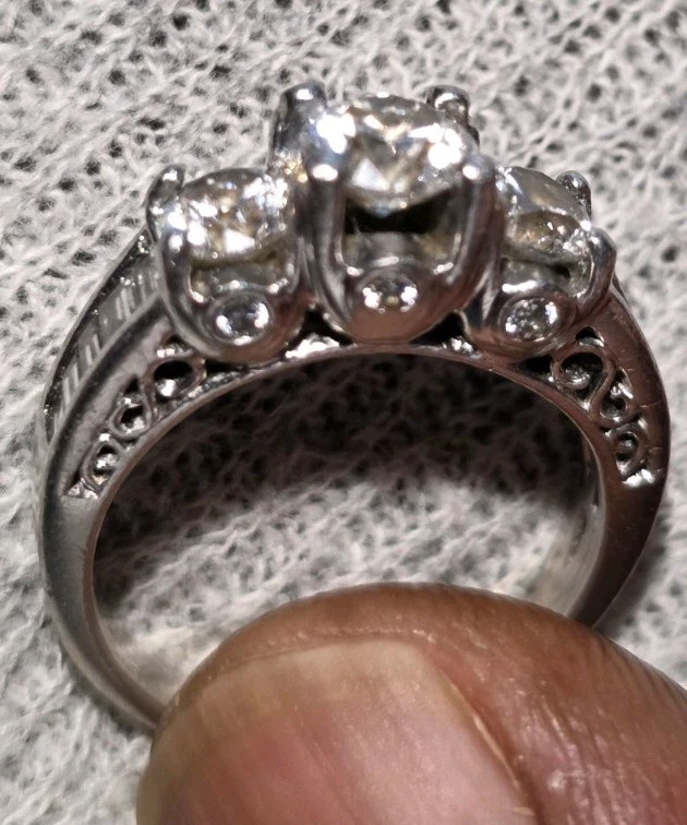 Обручальное кольцо круглой огранки 1,99 карата из чистой платины 950 - Изображение 1 из 4