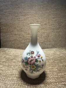 Lovely Coalport Bone China Small Decorative Vase Ming Roses - Picture 1 of 2