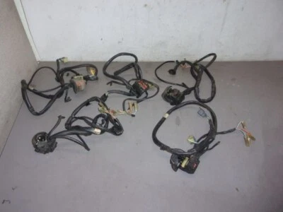 Cinco conjuntos de interruptores de manillar izquierdo usados para un Honda Vf500 F Interceptor Foto 1 de 4