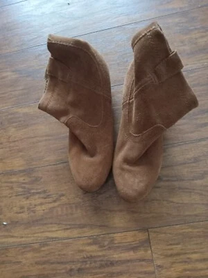 call it spring brown low rise boots size 7 - Image 1 of 4
