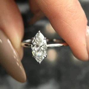 Anillo de compromiso solitario de moissanita marquesa D de 2,5 quilates enchapado en oro blanco de 14 k - Imagen 1 de 8