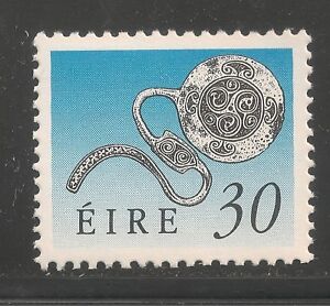 Ireland #780 (A297) VF MINT NH - 1990 30p Enamel Latchet Brooch - Art Treasures