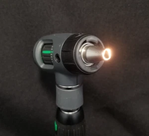 Otoscopio Welch Allyn 3.5V 23810 Macroview - Punta abollada - Imagen 1 de 6