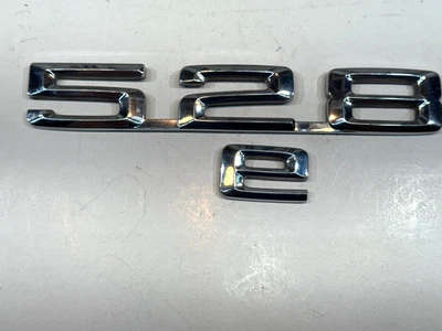 Tapa de cubierta trasera genuina BMW 82-88 528e serie 5 E28 528e plástico OEM 1 emblema Foto 1 de 4