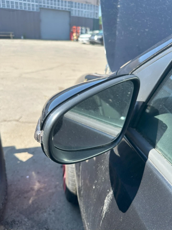 Espelho de porta esquerda usado serve: 2012 Volkswagen Golf gti Power exc. City Htbk aquecido - Imagem 1 de 4