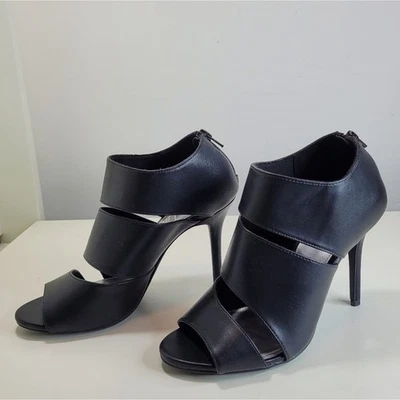 Fiona Cutout Peep Toe Botín Tacón Negro Talla Mujer 8 W NUEVO con Etiqueta Foto 1 de 4