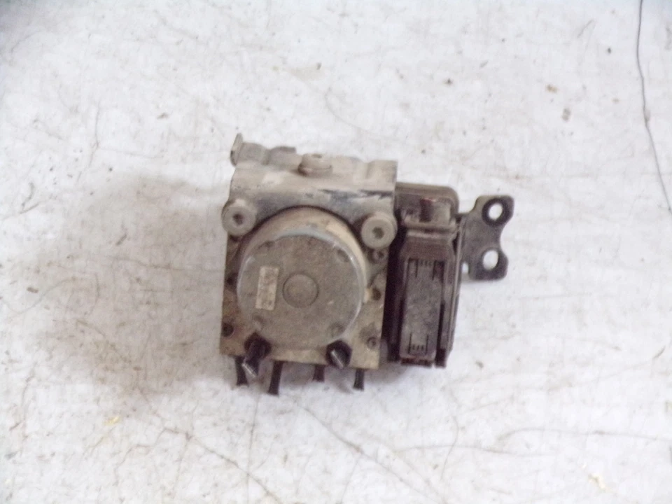 11210 Centralina Pompa ABS Hyundai ix35 2012 - Immagine 1 di 3