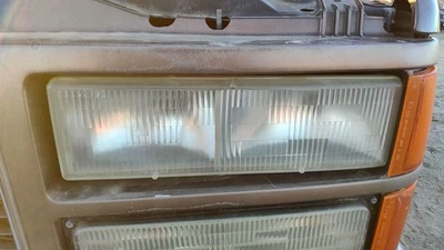 Luz delantera izquierda conductor Chevy Suburban 1992-1999 OEM 15602613 Foto 1 de 4