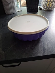 Tupperware Gugelhupf Backform blau mit Deckel, 24cm Durchmesser, kein Silikon - Bild 1 von 3