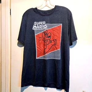 Super Mario T-Shirt Nintendo 2019 Size Medium Read - Picture 1 of 7