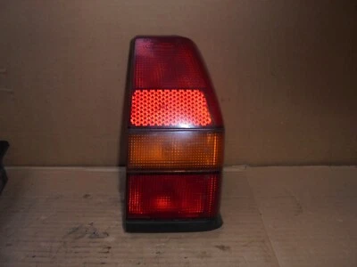 LUZ TRASERA LADO CONDUCTOR OFFSIDE VW VOLKSWAGEN POLO 1989 Foto 1 de 4