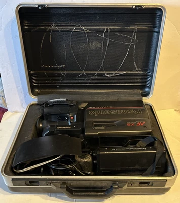 Panasonic AF X8 CCD OmniMovie VHS HQ Camcorder Camera PV-420D - Image 1 of 4