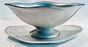 Barco de salsa de aluminio martillado Guardian Service Ware de colección con placa base - Imagen 1 de 16