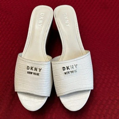 Donna Karan DKNY Platform Sandals Women’s Size 11 White Croc Embossed Cork Lined - Image 1 of 4