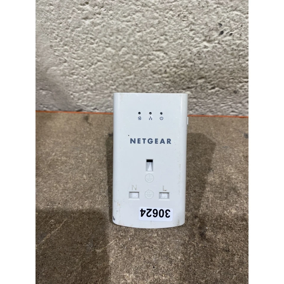 Netgear XAV5421 Powerline 500+ Outlet Adapter Single White Ethernet Port UK Plug - Image 1 of 4