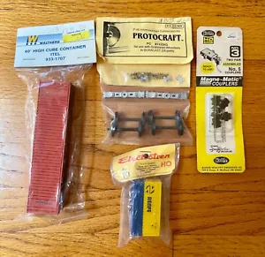 Model Train Parts/Accessories - Couplers, Containers, Tap & Drill Packet - Picture 1 of 3