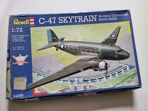 Revell Nr.: 04399 , C-47 Skytrain Berliner Luftbrücke Airlift -ar- - Bild 1 von 3