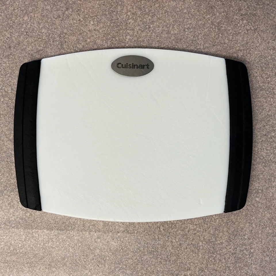 Tabla de cortar Cuisinart 11" x 8" blanca con bordes negros Foto 1 de 4