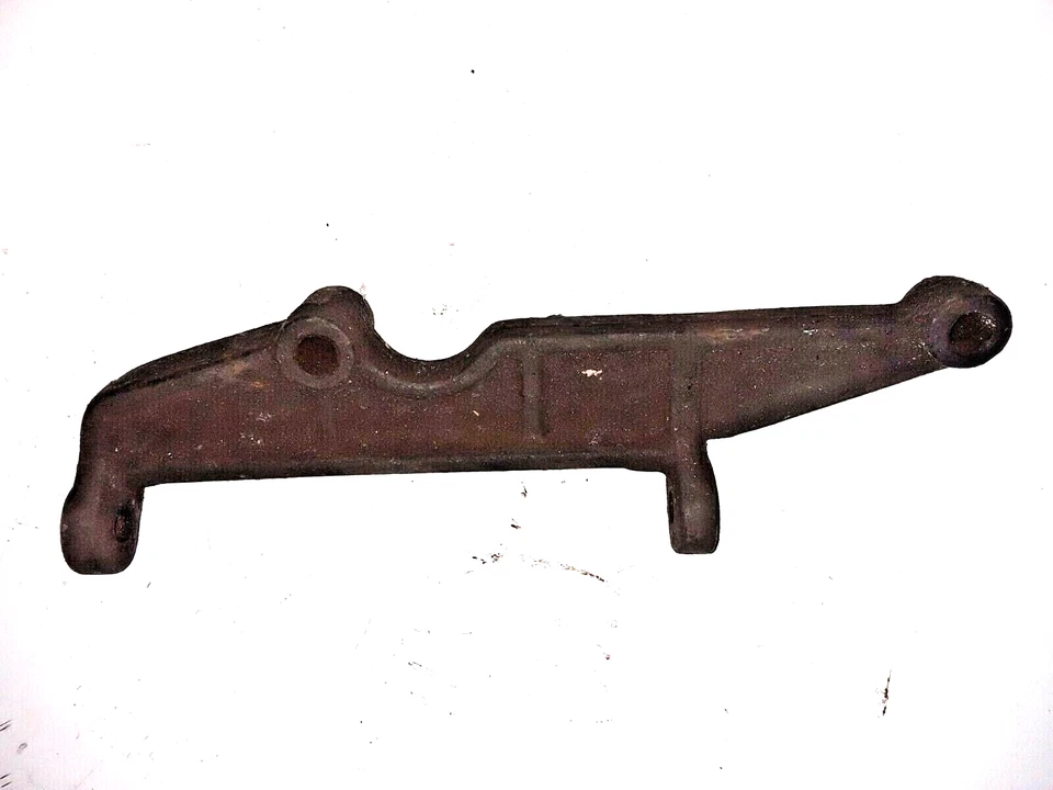 1968 to 1975 corvette chevrolet air condition manifold bracket - Image 1 of 1