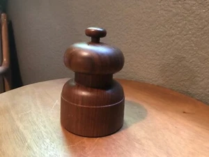 Vintage Dansk Denmark 5" hoch Teakholz Salzstreuer und Pfeffermühle Mühle - Bild 1 von 8