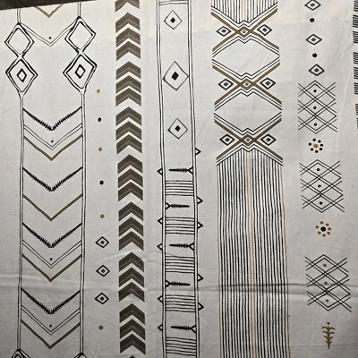 Cortinas de janela geométricas Boho preto bronzeado sobre branco vara bolsos franja 60 x 84" - Imagem 1 de 4