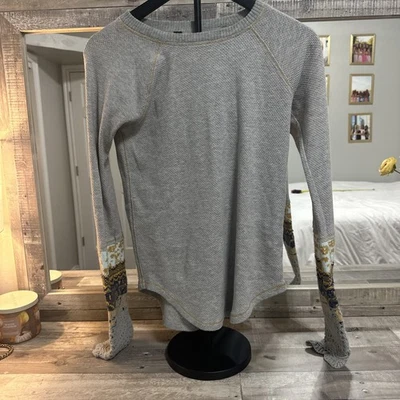 Camisa Térmica Free People Mujer L Gris En La Mezcla Crochet Waffle Tejido Top Boho Foto 1 de 4