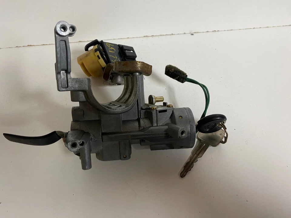 1993 - 1997 MAZDA 626 IGNITION SWITCH WITH KEY OEM, 633-50632 - Image 1 of 4