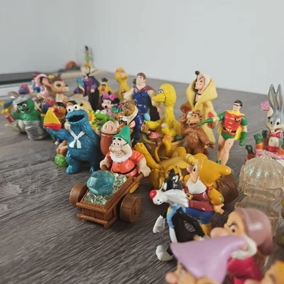 Vintage Rare Applesauce Sesame street looney tunes Mattel Dwarfs PVC Mix Lot 30+ - Image 1 of 4