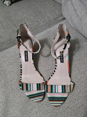 Sandalias de tacón bloque a rayas de abeto Nine West para mujer talla 8 Foto 1 de 4