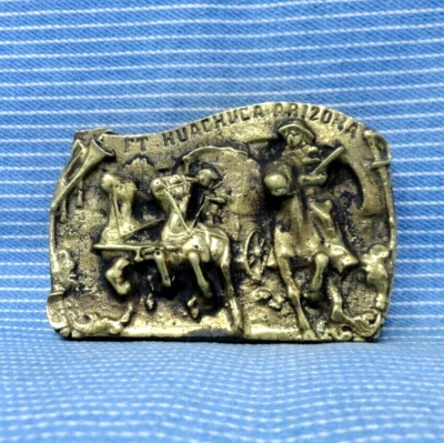 Ft Huachuca 亚利桑那皮带扣军用马车沙漠复古 70 年代黄铜 .TYC440 — 第 1/4 张图片