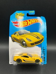 Hot Wheels Ferrari 599 GTB Fiorano amarillo 2014 HW City #21 andrajoso - Imagen 1 de 3