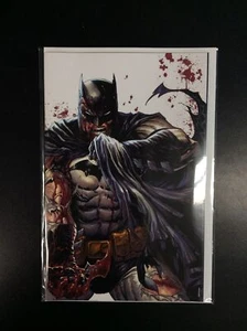 Batman 136 SDCC 2023 Virgin Battle Damage Tyler Kirkham Exclusivo - Imagen 1 de 1