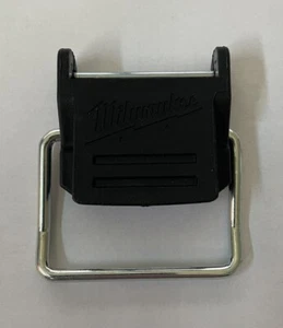HEBILLA DE CIERRE DE REPUESTO ORIGINAL FABRICANTE DE EQUIPOS ORIGINALES Milwaukee para estuche de herramientas de plástico duro - Imagen 1 de 4
